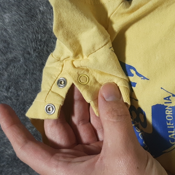 🧡5 for 20🧡0-3 GAP and Guess outfit - Picture 3 of 9